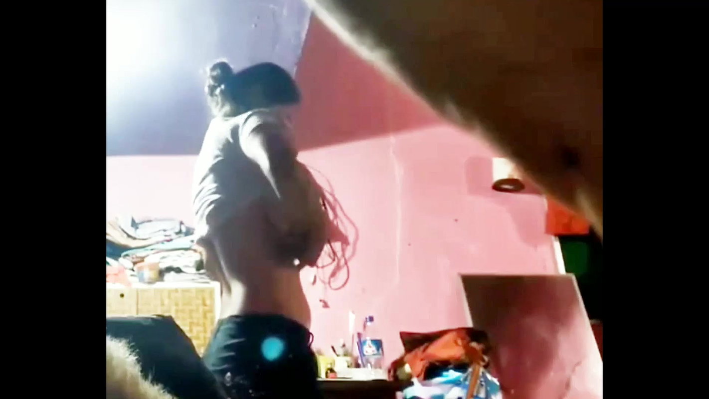 desi girl filmed naked while changing
