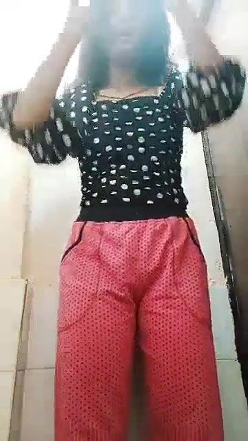 Cute Desi Girl Shows Her Boobs and Pussy