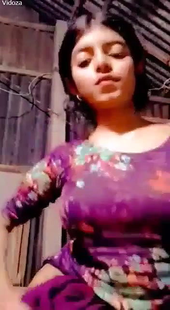 Beautiful Village Girl Showing Pussy