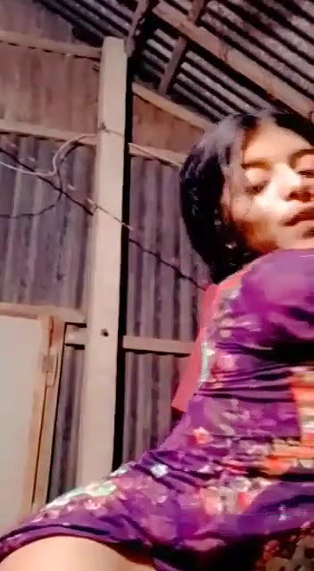 Beautiful Village Girl Showing Pussy