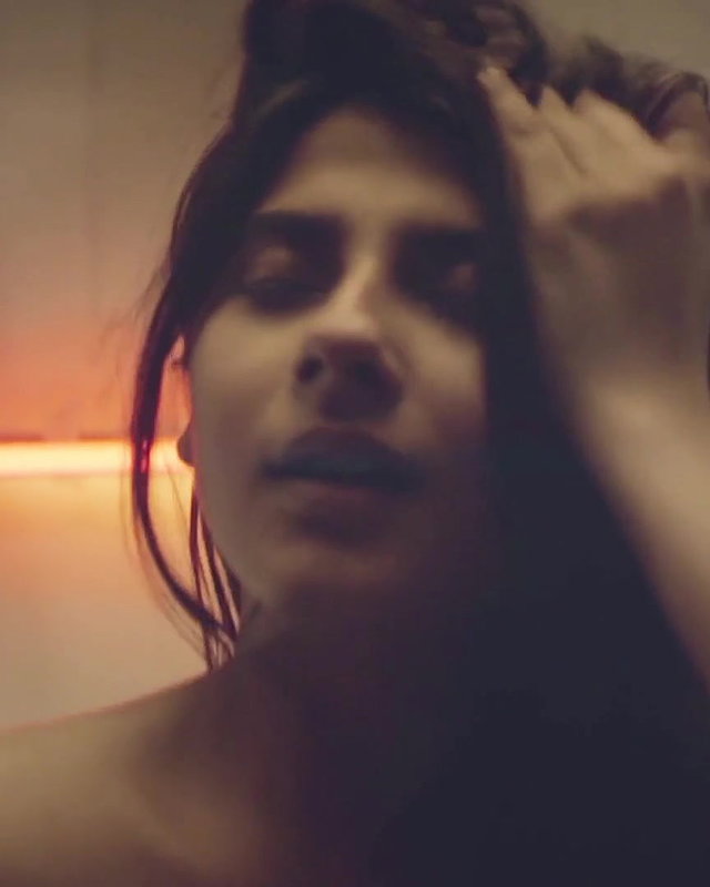 Shweta Mishra thresome sex scene in charmsukh series