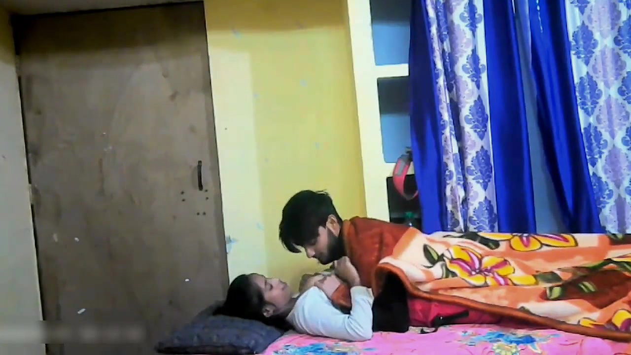 Horny Junior Accidentally gets into OYO Room with her Senior