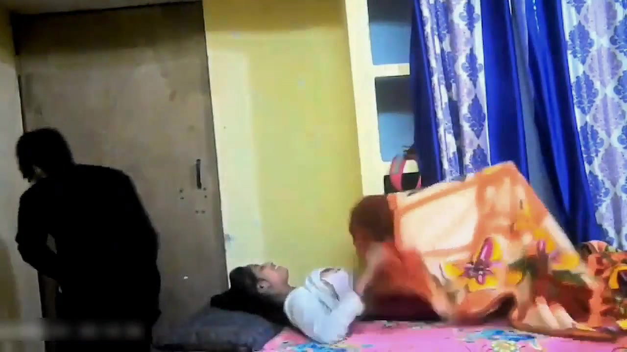 Horny Junior Accidentally gets into OYO Room with her Senior
