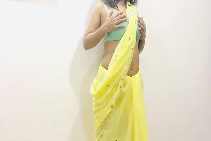 Cute Newly married Desi Bhabhi Exclusive Viral Stuff
