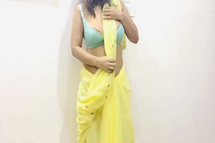 Cute Newly married Desi Bhabhi Exclusive Viral Stuff