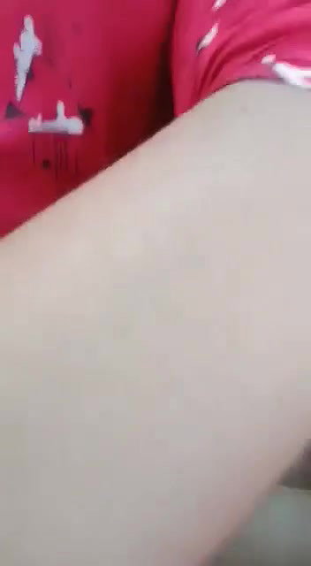 Desi cute bhabi nice pussy show and fucking on car