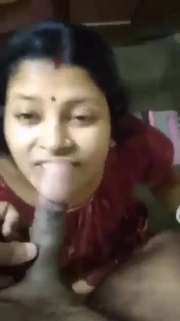 Newly married hot bhabhi giving nice blowjob