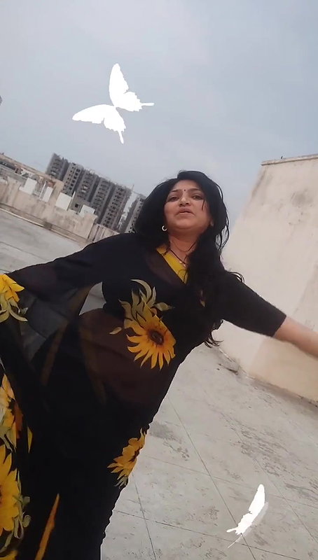 Keerthi naidu 44 age milf aunty hot thoppul kundi shake dance 2