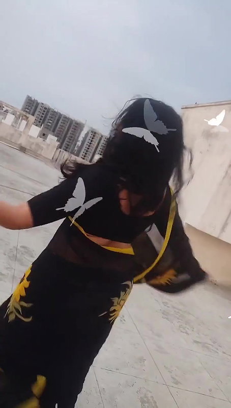 Keerthi naidu 44 age milf aunty hot thoppul kundi shake dance 2