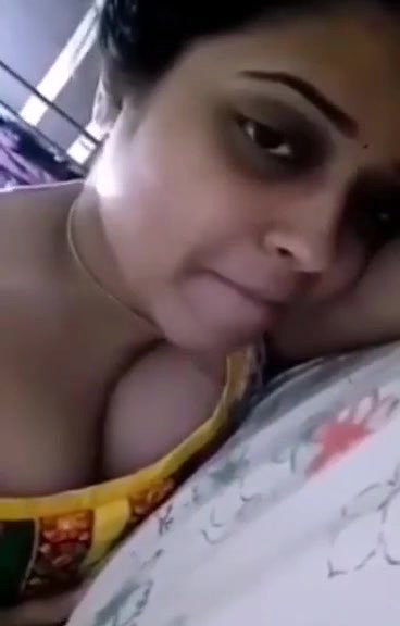 Beautiful Desi Girl Showing