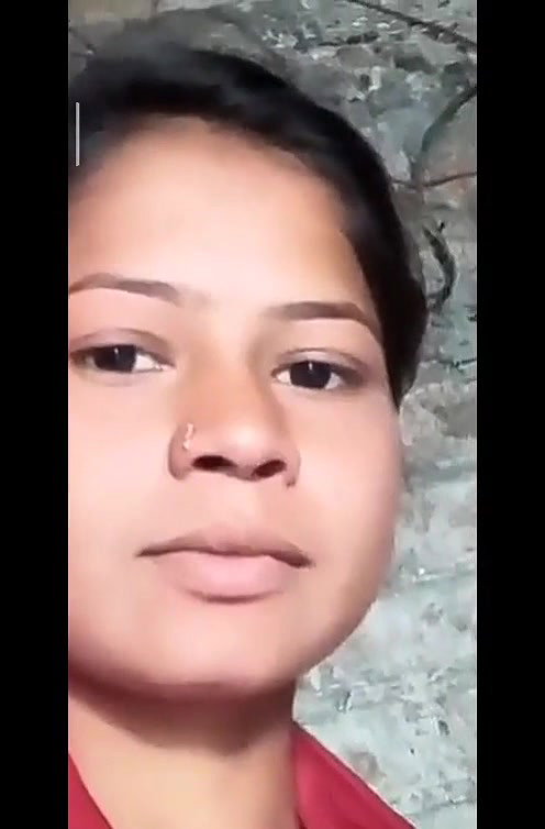 Desi village Girl Shows her Big Boobs