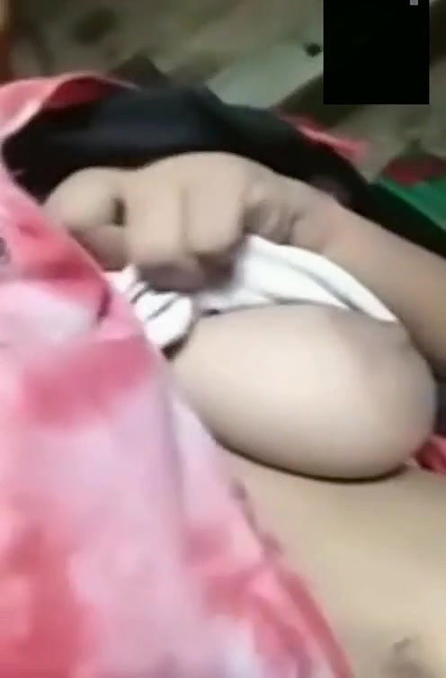 Desi village Girl Shows her Big Boobs