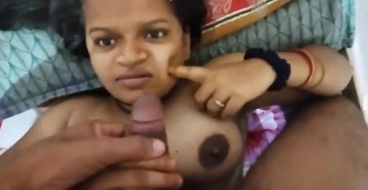 Desi Bhabhi Give Blowjob