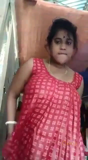 Extremely hot Bengali boudi squeezing boobs & show naked