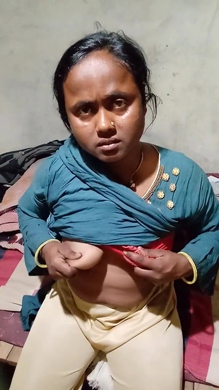 Pervert hubby making video of her wife showing boob