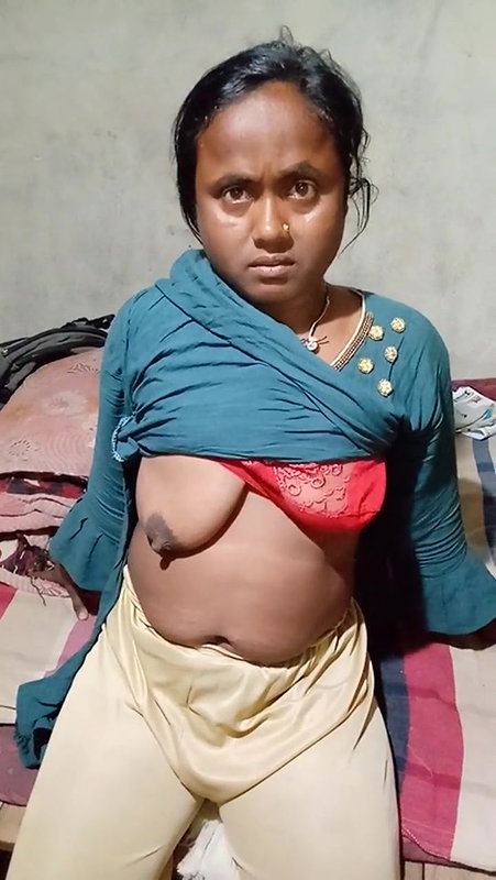 Pervert hubby making video of her wife showing boob