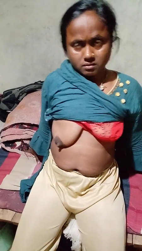 Pervert hubby making video of her wife showing boob