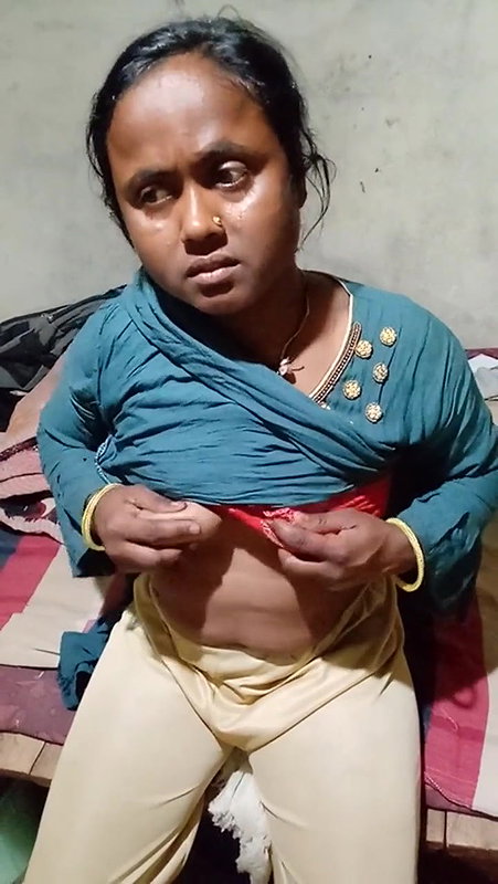 Pervert hubby making video of her wife showing boob