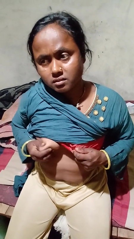 Pervert hubby making video of her wife showing boob