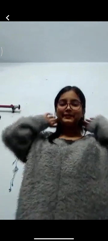 Sexy Desi Girl Showing Boobs Sexy Desi Girl Showing Boobs