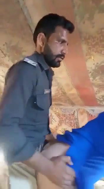 Pakistani Policeman Fucking shemale