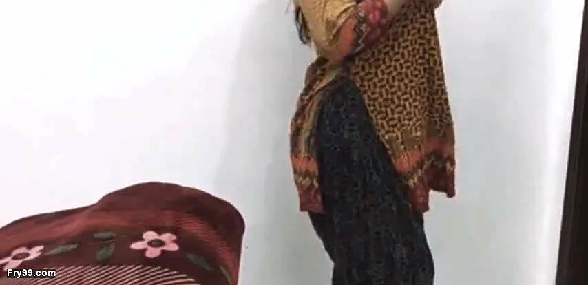 Sexy Muslim woman showing his big titts and rubbing his tight pussy