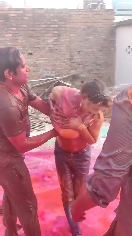 3 Guys pressing boobs of a desi girl during holi