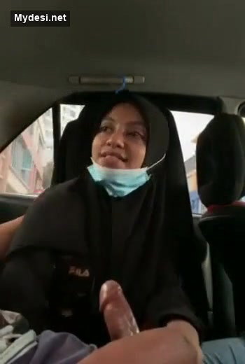 Desi sexy hijabi girl fucking quick on car