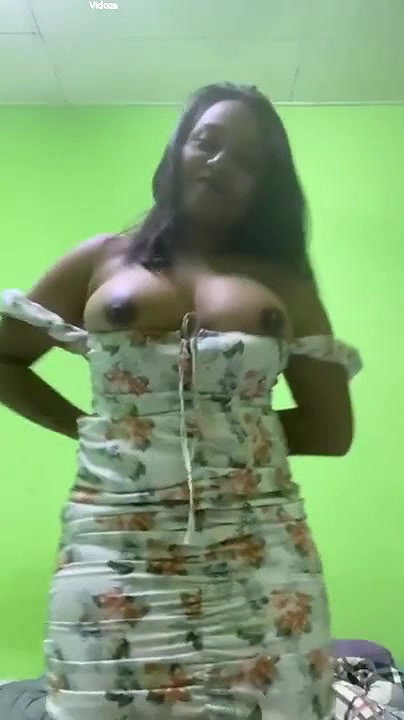 Sexy Desi Girl Shows her Boobs and Pussy