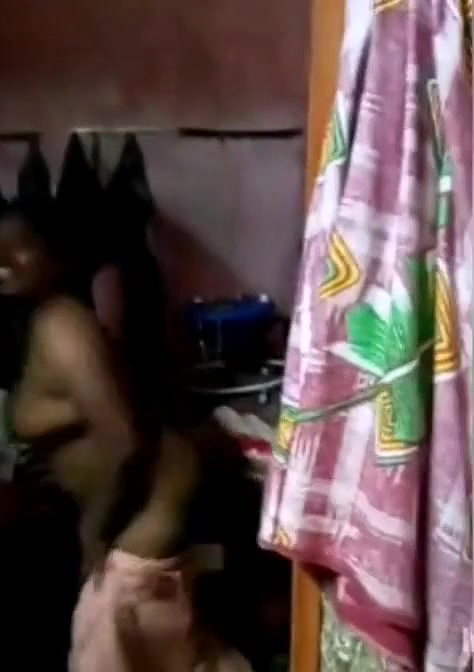 Tamil Wife Showing Nude Body
