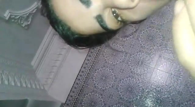 Bhabhi taking lipstick in ass