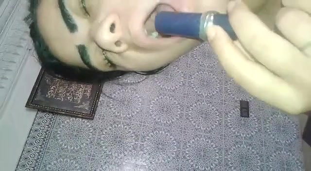 Bhabhi taking lipstick in ass