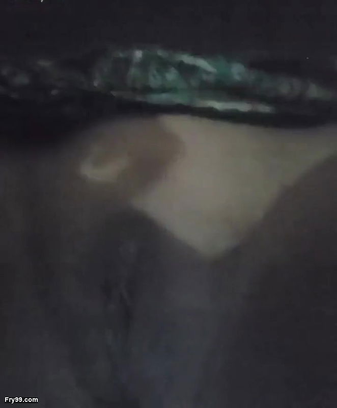 Pakistani mom shows pussy to boyfriend while taking bath