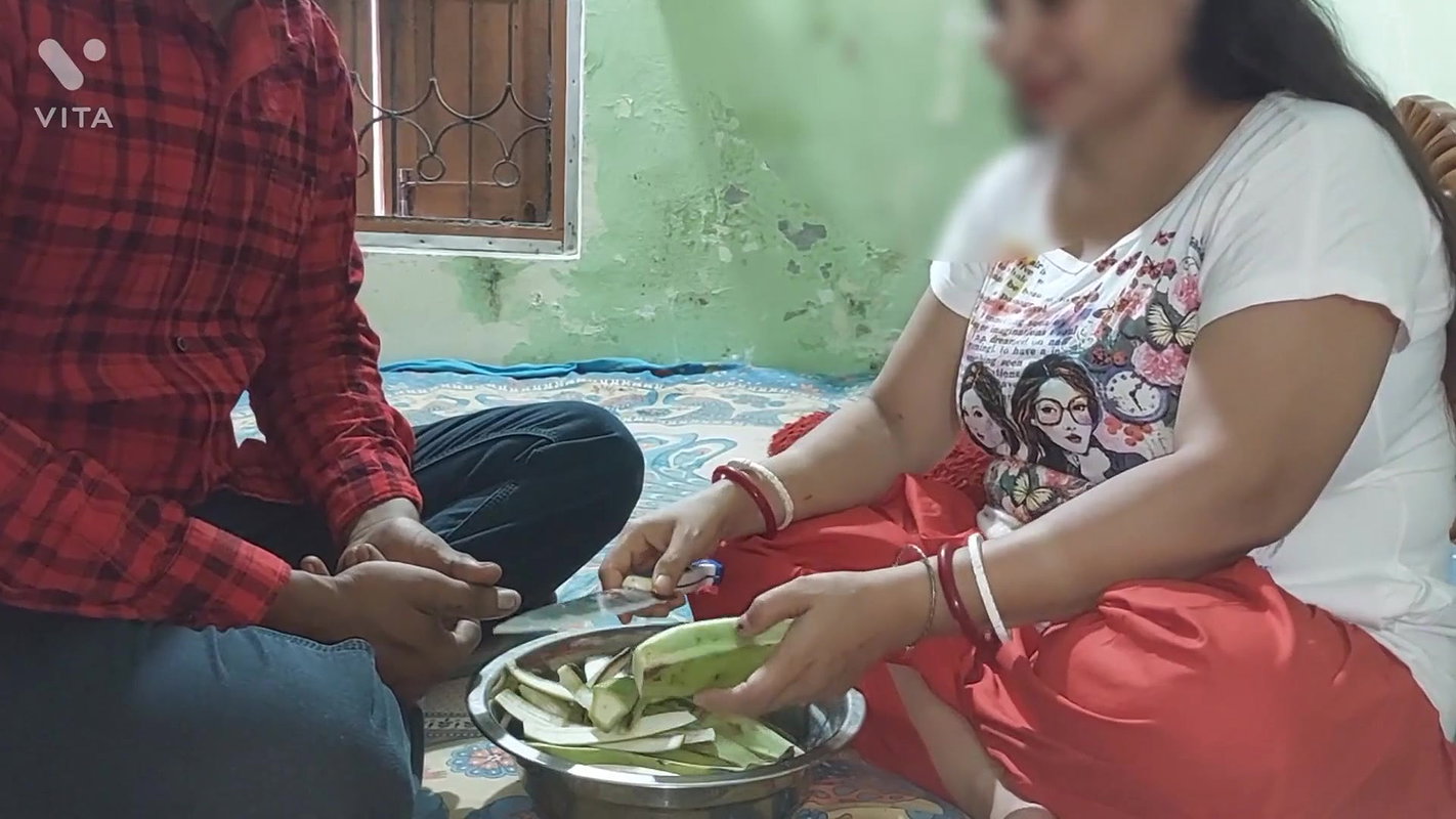 Husband’s friend fucks Salu Bhabhi