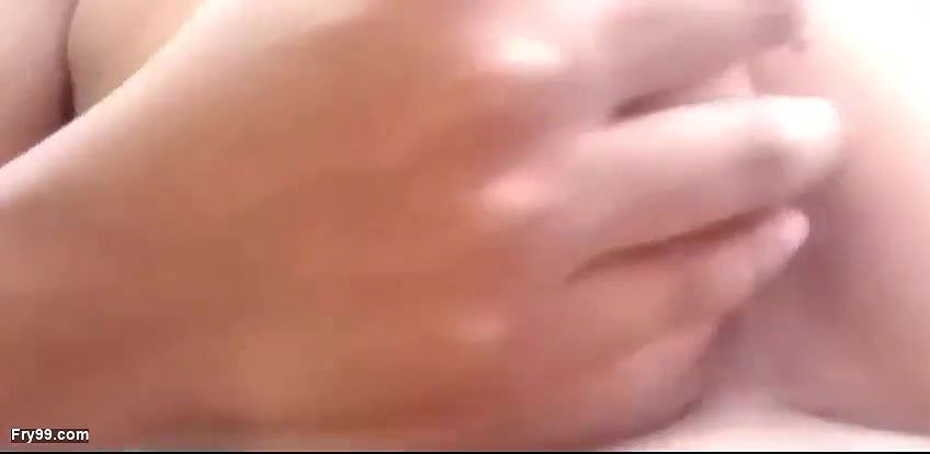 Pakistani girl showing her big pussy and getting her torn pussy while massaging