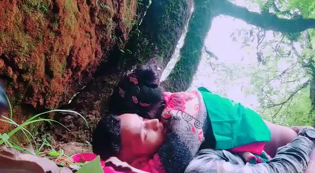 Mature bhabhi fucking young lover in jungle