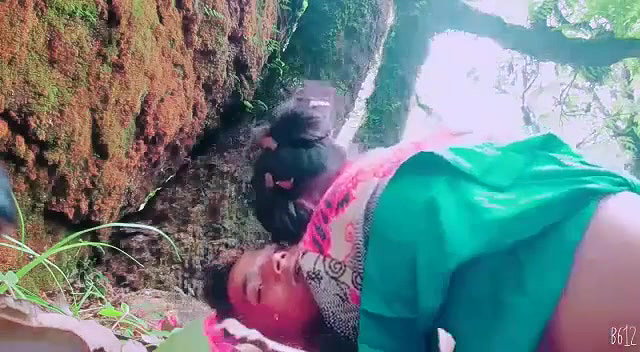 Mature bhabhi fucking young lover in jungle