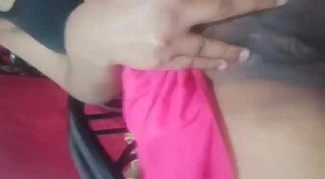 Unsatisfied mature bhabhi making video for lover