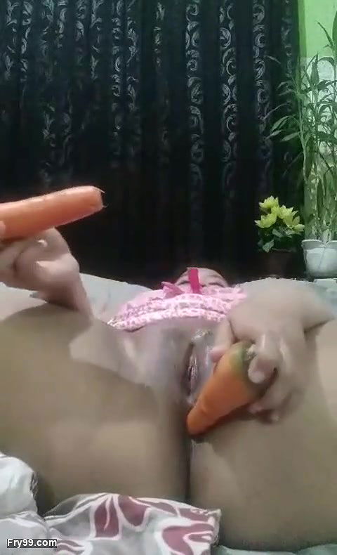 Jannat Mirza – hot Desi Pakistani bhabhi playing with pussy and hole