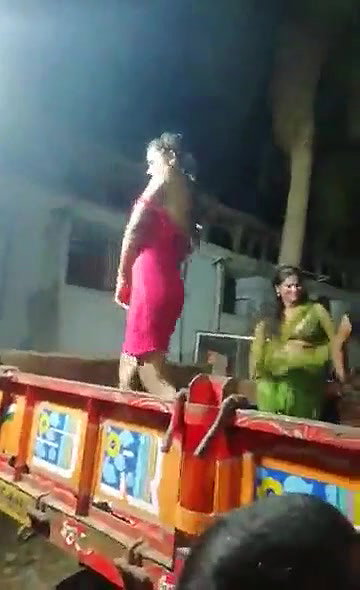 नंगा डासं लड़की का