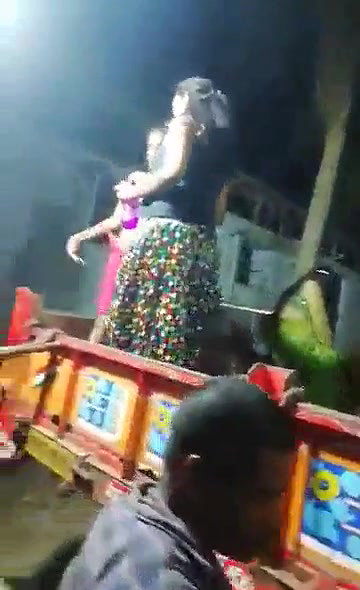 नंगा डासं लड़की का