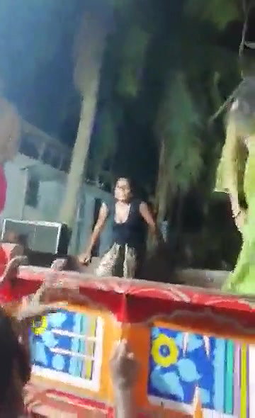 नंगा डासं लड़की का