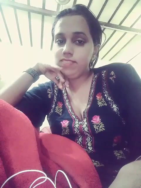 Bhabhi striping suit and making video for lover
