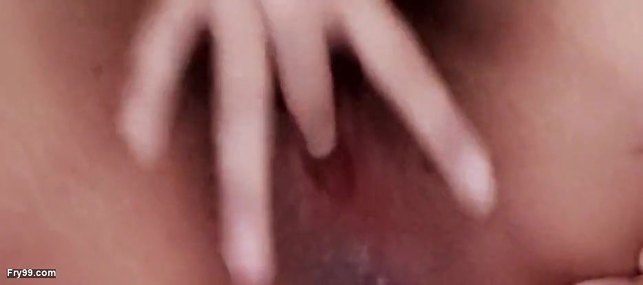 I’m feeling so horny hot horny desi girl zeenat playing with pussy