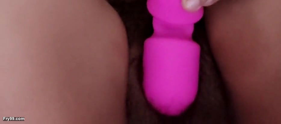 I’m feeling so horny hot horny desi girl zeenat playing with pussy