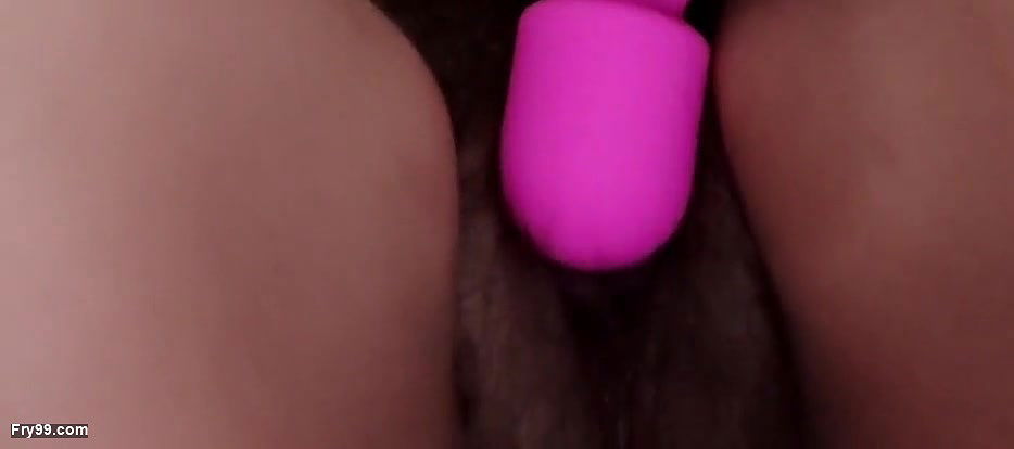 I’m feeling so horny hot horny desi girl zeenat playing with pussy