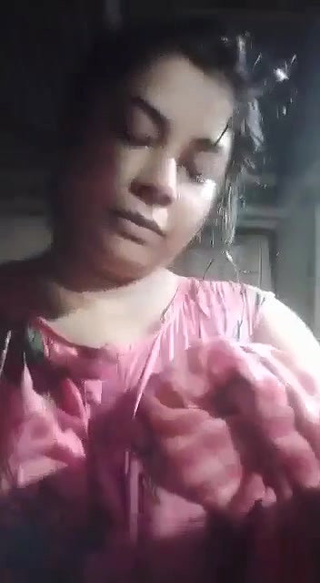 BOudi Showing her Boobs and Pussy