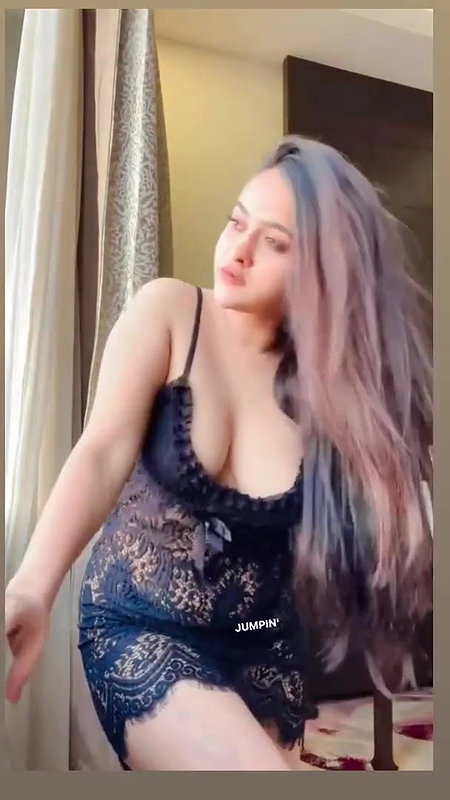 Prajakta Dusane Hot Show