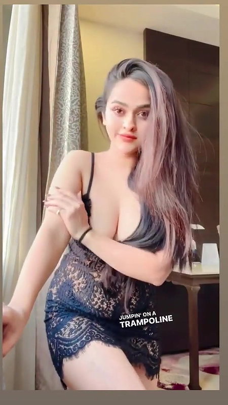 Prajakta Dusane Hot Show