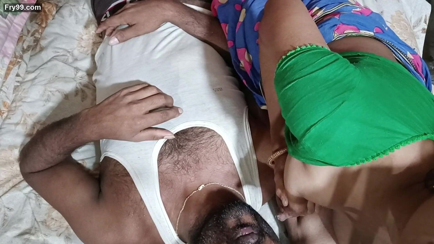 Sexy Riya Mujhe Aapna Hath Se Doodh Pilaya